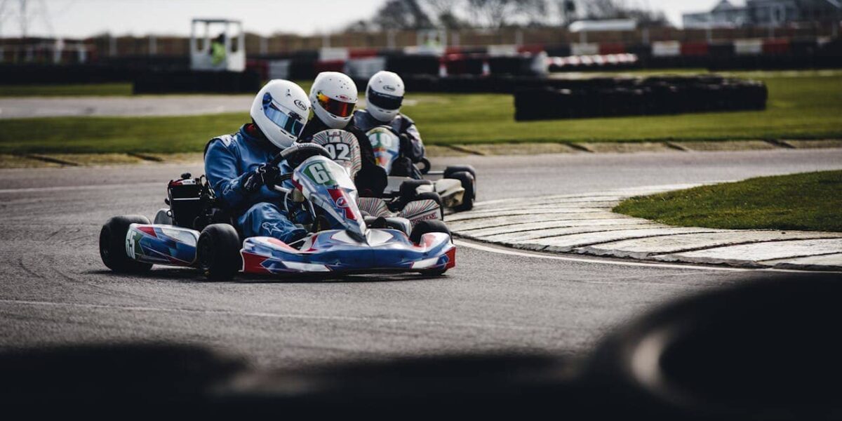 Trois circuits de karting incontournables à Twente, ambiance compétition et loisirs, idées pour enfants et adultes.