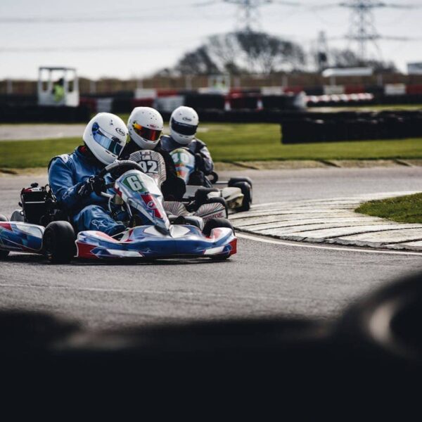 Trois circuits de karting incontournables à Twente, ambiance compétition et loisirs, idées pour enfants et adultes.