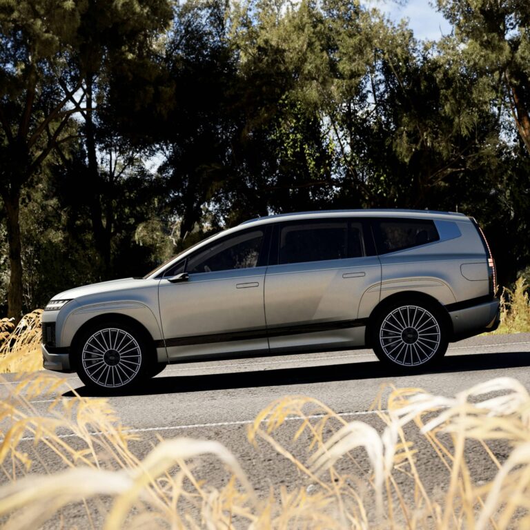 Présentation des nouveaux modèles de voitures électriques et hybrides attendus à l'automne 2025