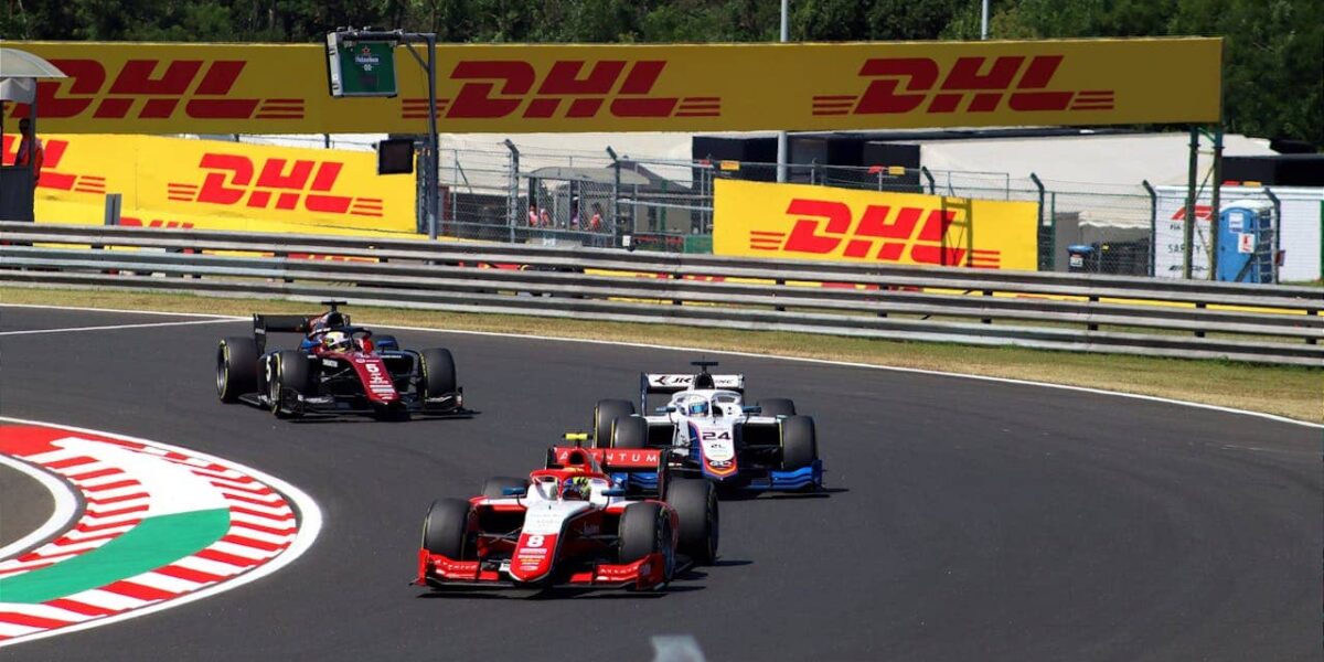 Formule 2 : voiture, paddock et détails du châssis en gros plan