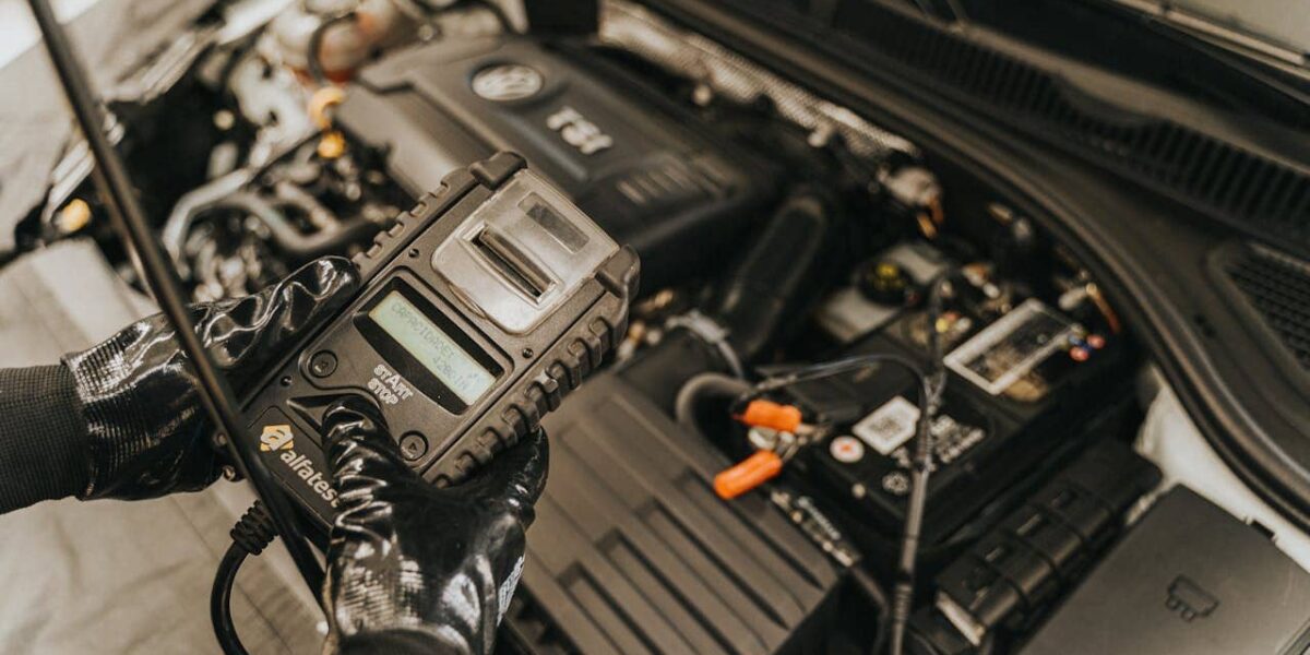 voiture en gros plan sur la route lors d'un test de chiptuning (pexels daniel andraski 197681005 13065692 1)