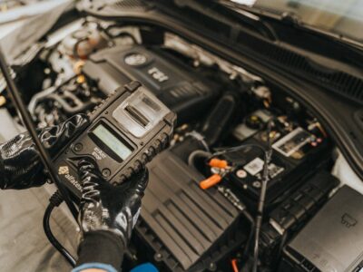 voiture en gros plan sur la route lors d'un test de chiptuning (pexels daniel andraski 197681005 13065692 1)
