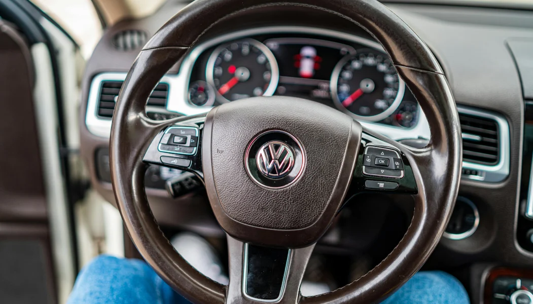 Volkswagen ID.3 garée à l'extérieur sur un parking