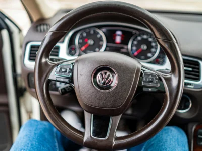 Volkswagen ID.3 garée à l'extérieur sur un parking