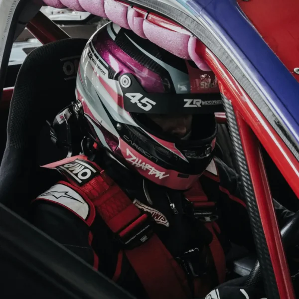 Femme au volant d’une Formule 1
