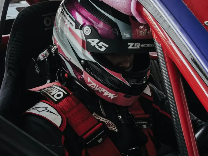 Femme au volant d’une Formule 1