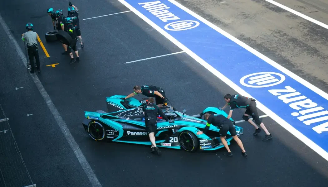 Vue d’ensemble d’un événement ou d’une course automobile