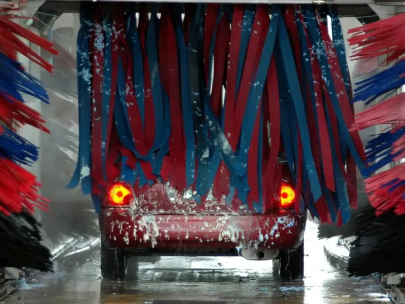 Voiture électrique au lavage automatique