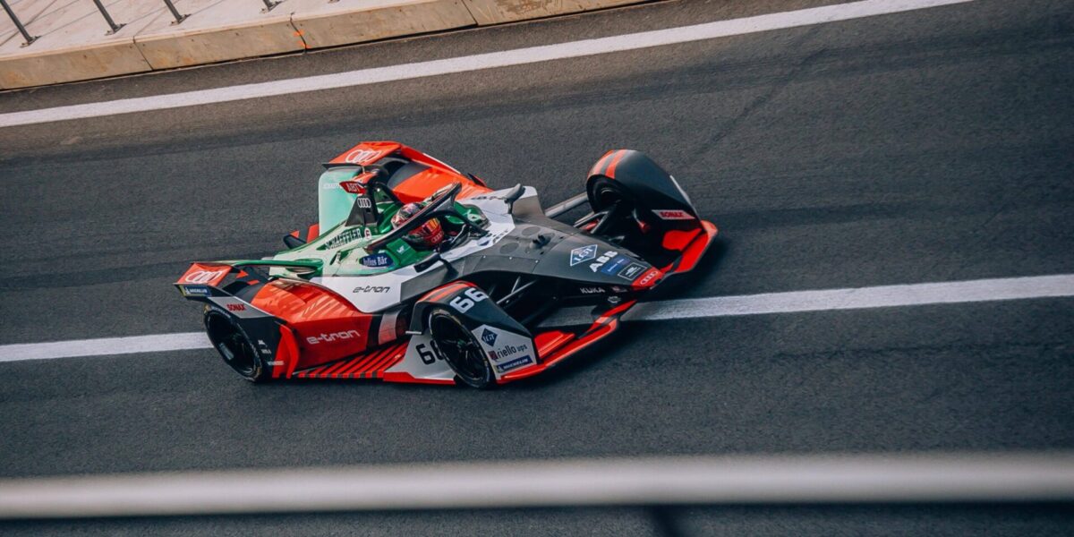 Voiture de Formule E sur la piste