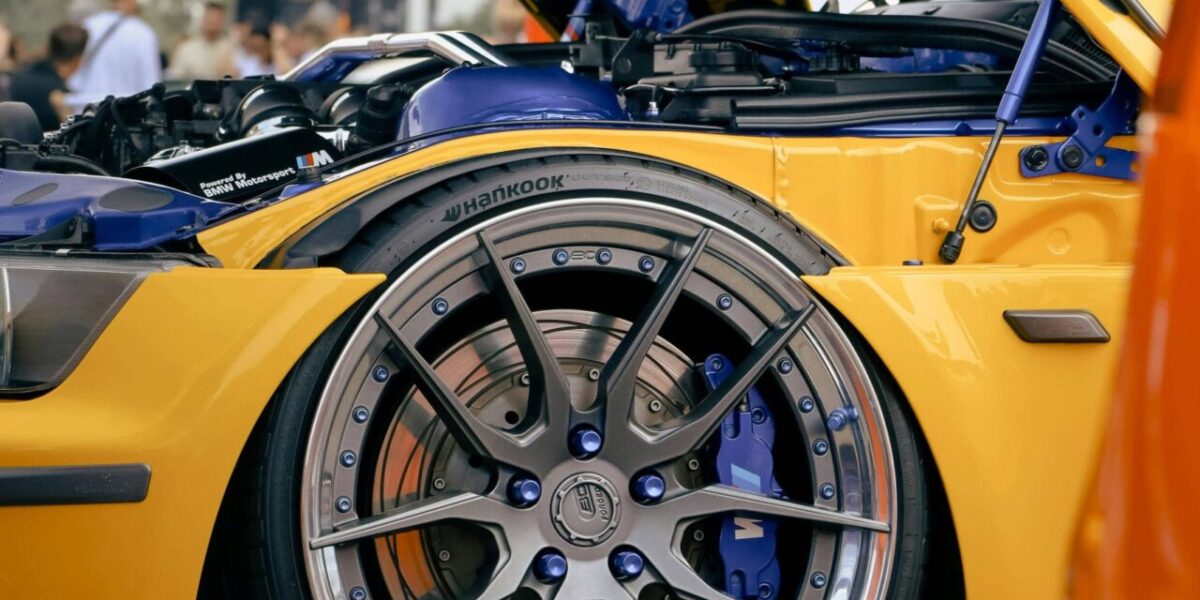 Supercar jaune