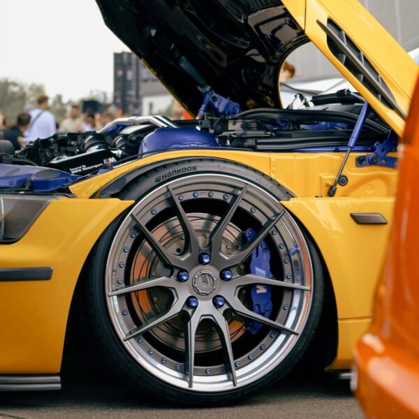 Supercar jaune