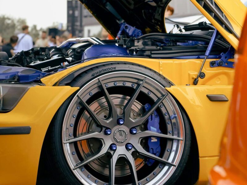 Supercar jaune