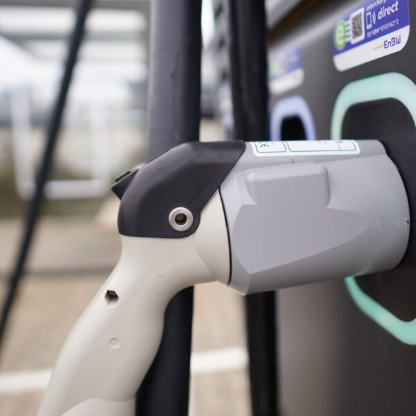 voiture électrique en charge bidirectionnelle