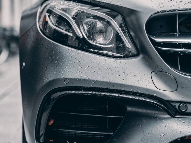 Phares d'une Mercedes