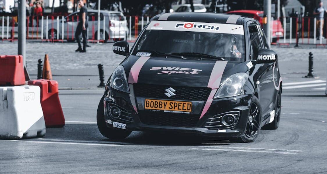 photo de voiture floquée sur pexels