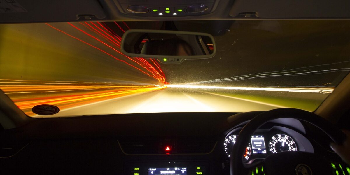 voiture roulant sur la route, 1555615 1280