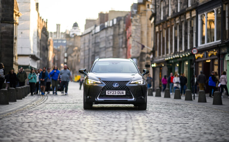 Résoudre efficacement les problèmes de batterie de la Lexus UX F Sport