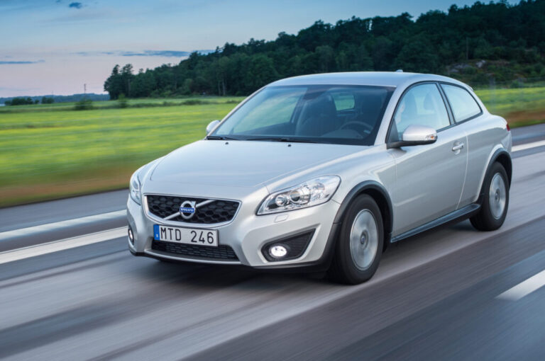 Réparer vous-même votre Volvo C30 vous fait économiser des centaines d’euros